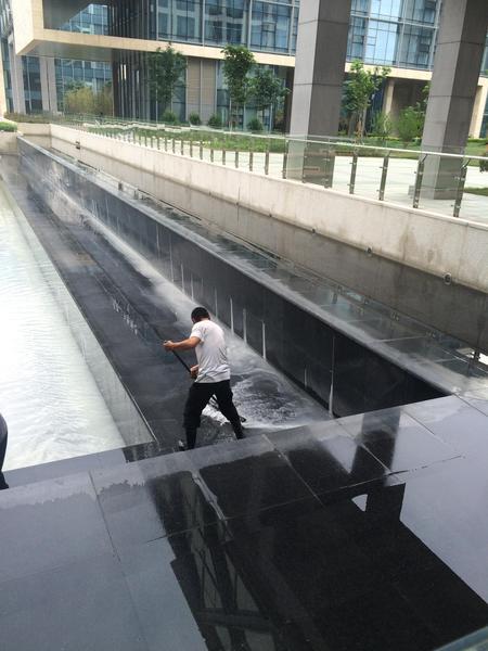 景观湖清洗1.jpg